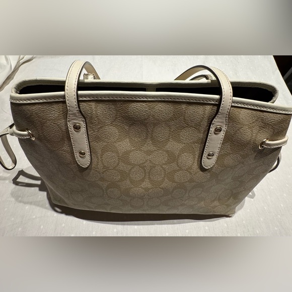 Coach Beige/White Signature Coated Canvas and Leather Drawstring Carryall Bag - Picture 10 of 16